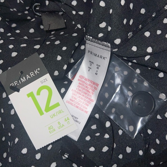 🦄3/$30 NWT Polkadot flowy asymmetrical skirt - Picture 4 of 4